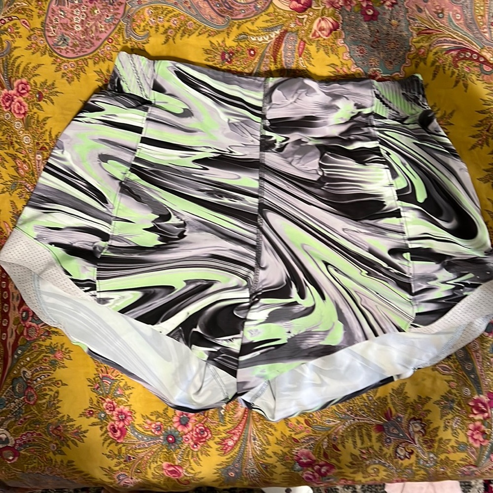 - LULULEMON HOTTY HOT HIGH RISE 4” special edition shorts